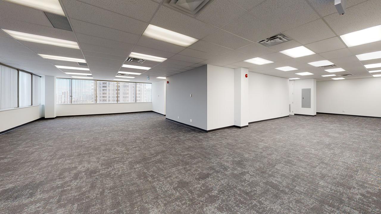 800 - 30 Eglinton Avenue West, Mississauga, ON