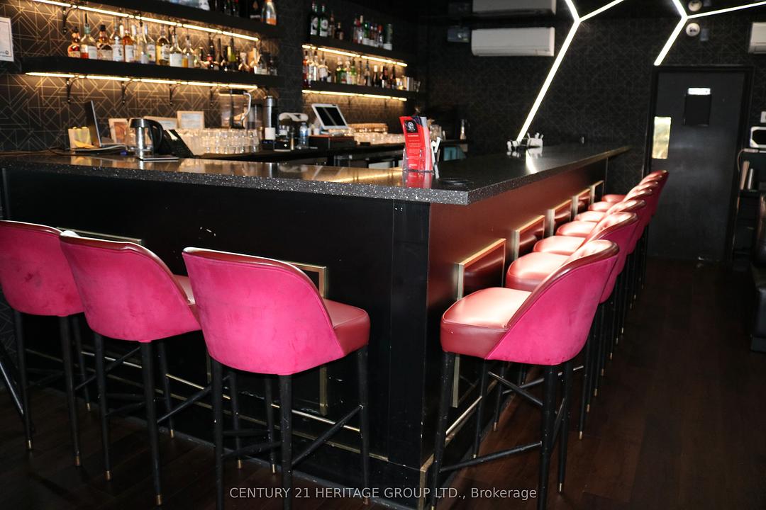 1116 Dundas Street West, Toronto, ON