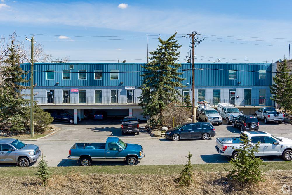 Bay 5 - 3 Skyline Crescent Northeast, Calgary, AB photo 1