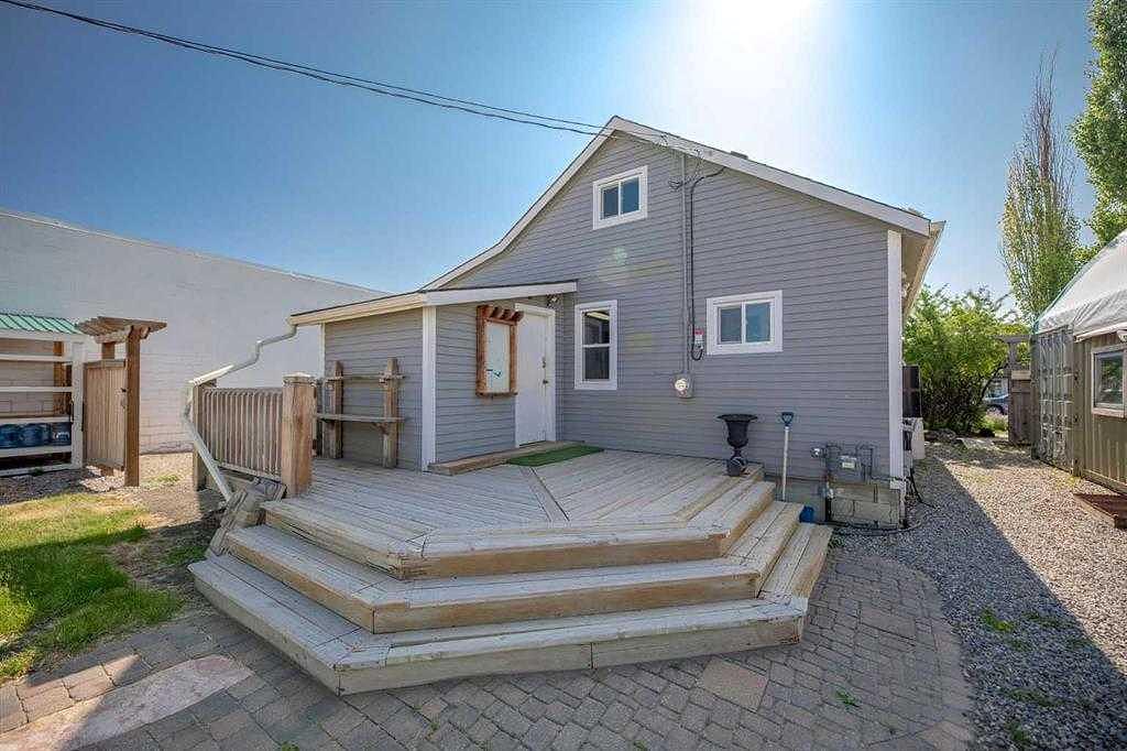 125 River Avenue, Cochrane, AB