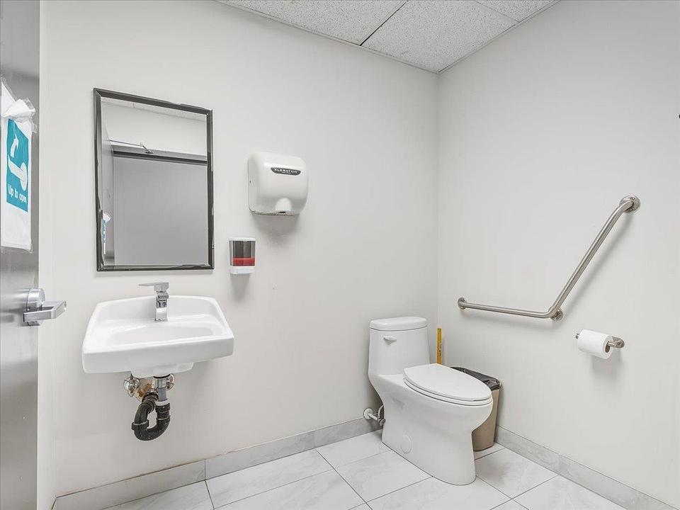 103/104 - 106-470 Kingsway, Vancouver, BC