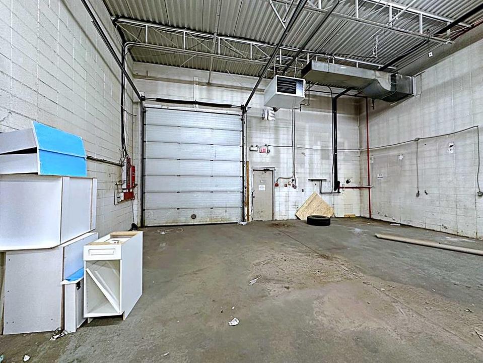 8127 Fraser Avenue, Fort McMurray, AB