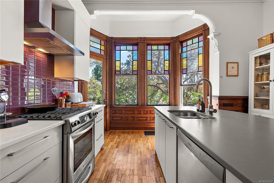 1736 Haultain Street, Victoria, BC