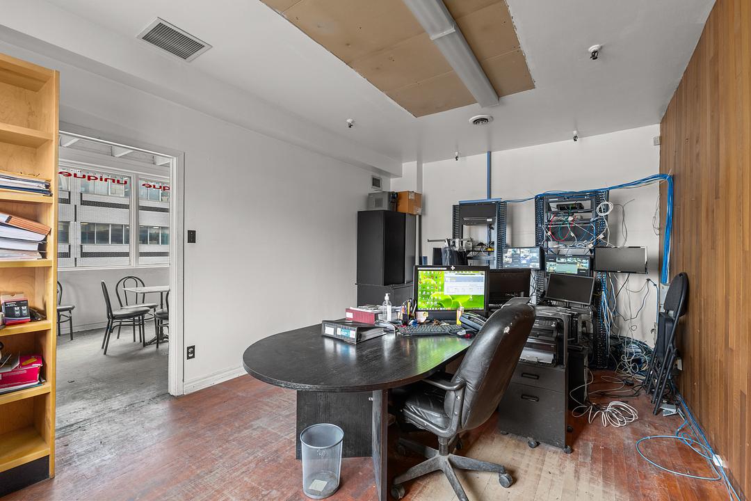 9455 Boulevard Saint-Laurent, Montréal, QC