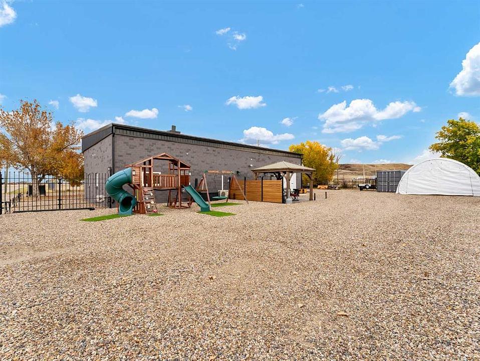 133 South Railway Avenue, Irvine, AB
