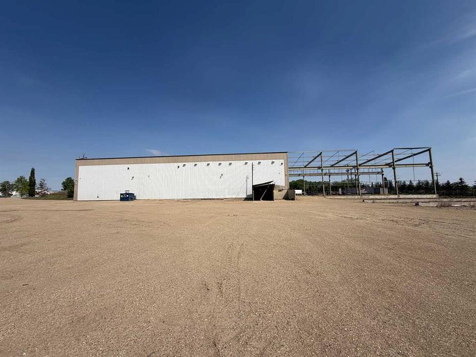 11 & 13 - Highway Avenue, Blackfalds, AB