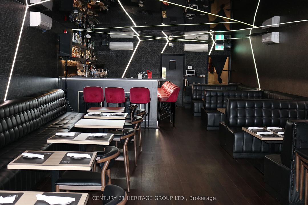 1116 Dundas Street West, Toronto, ON
