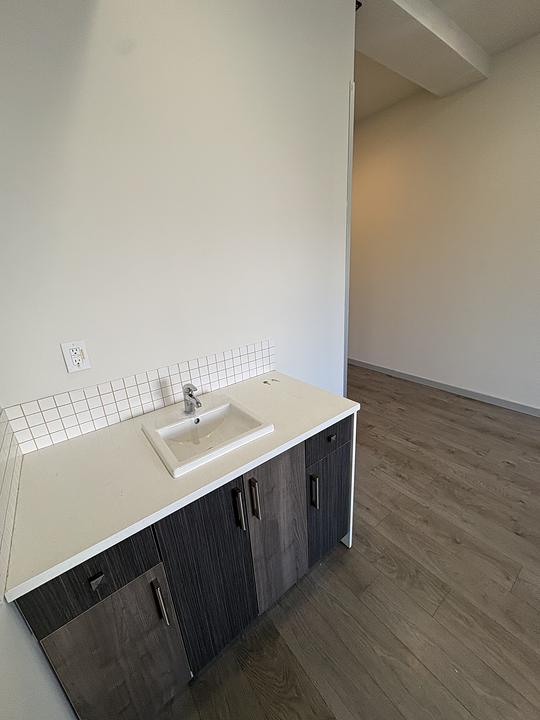 204 - 7877B Kingsway , Burnaby , BC