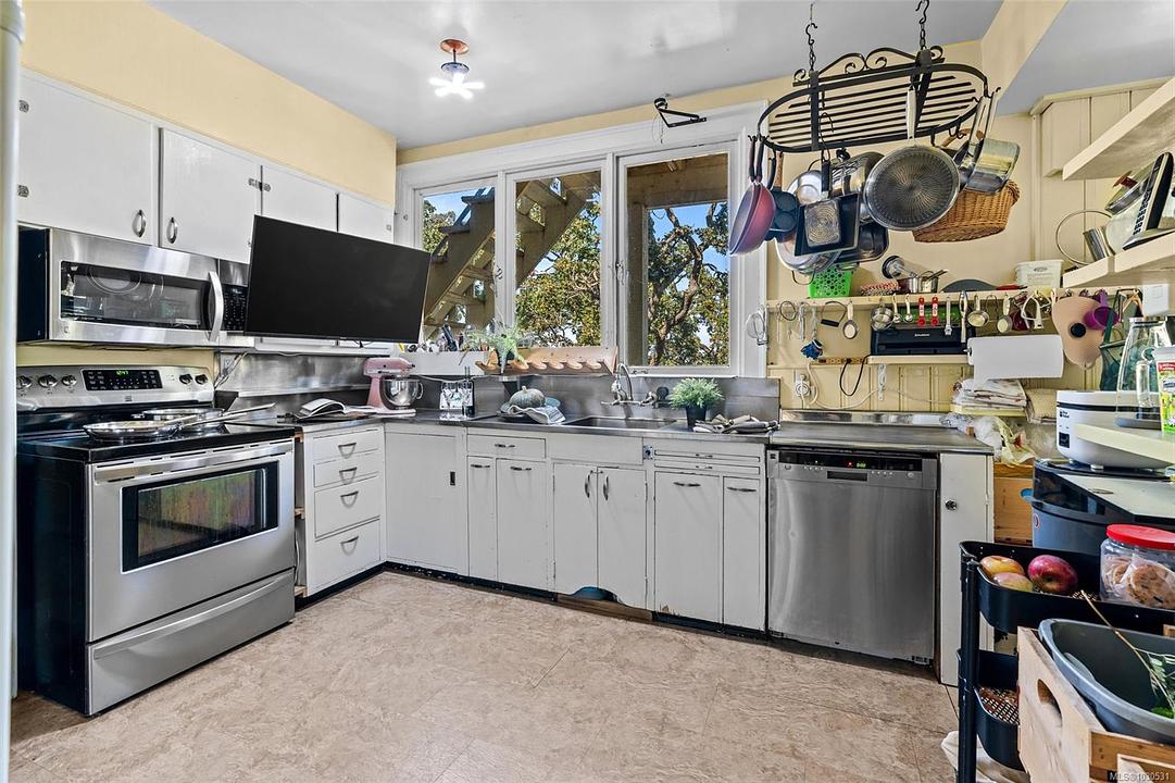 1043 Belmont Avenue, Victoria, BC