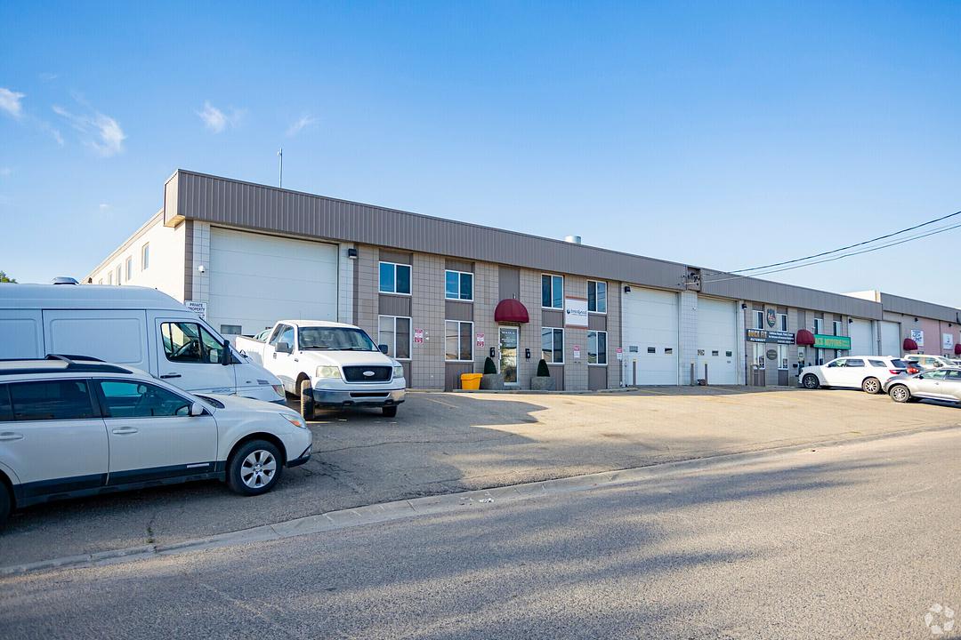 933a 48 Avenue Southeast, Calgary, AB