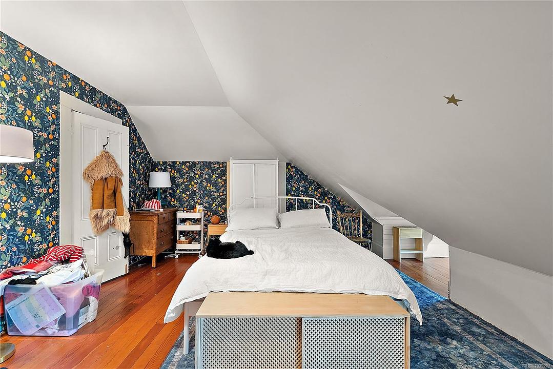 1736 Haultain Street, Victoria, BC