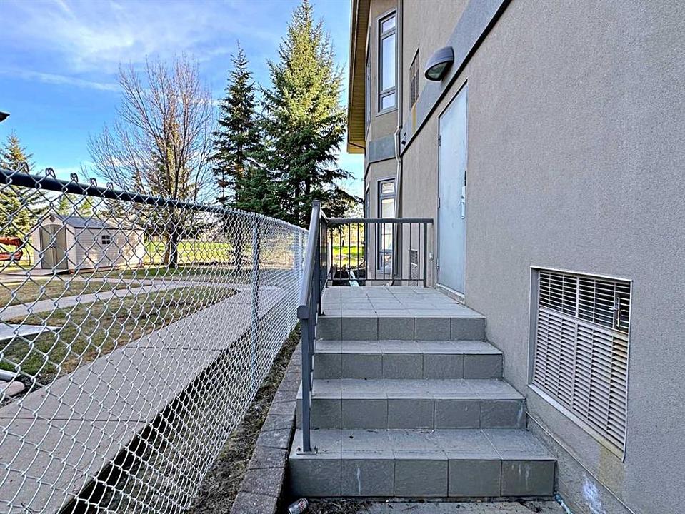 102 - 10110 Fraser Avenue, Fort McMurray, AB
