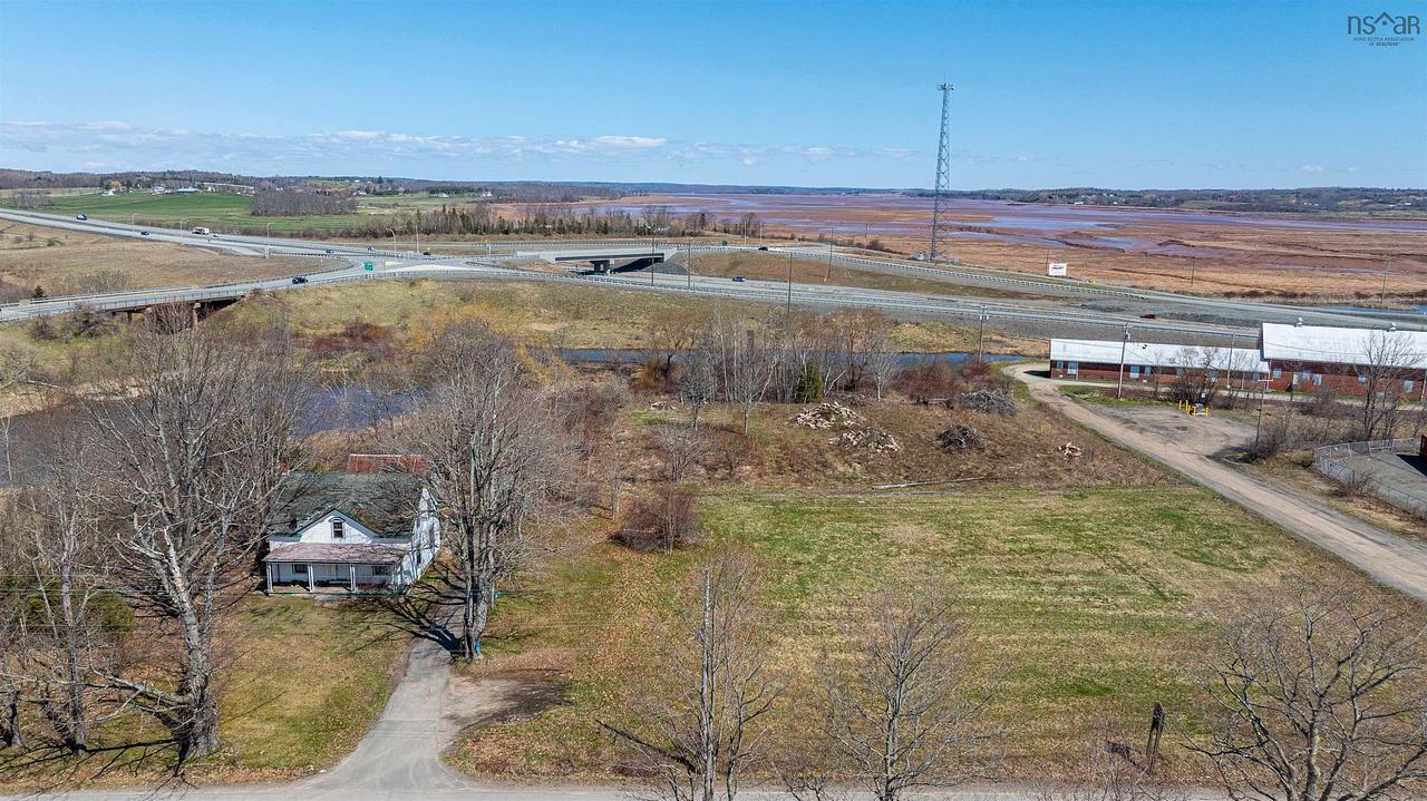 1981 Highway 1 Highway, Falmouth, NS
