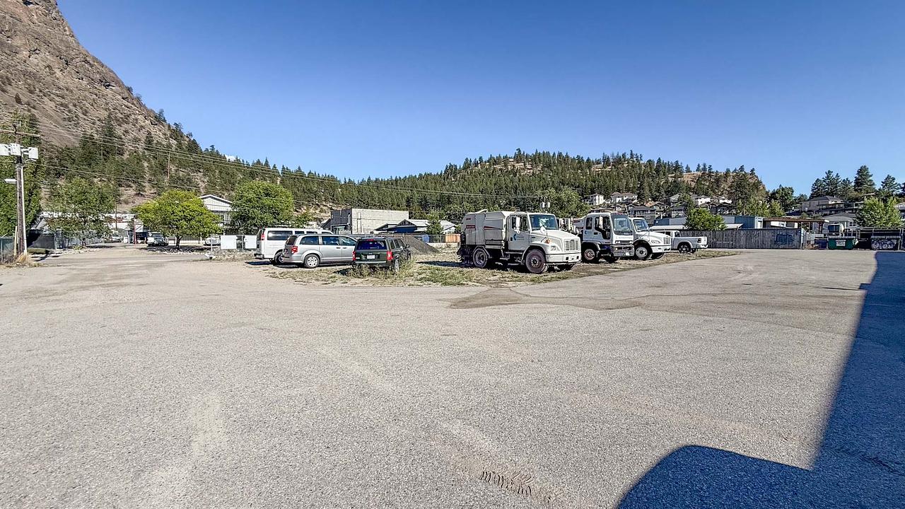 Yard  - 9207 James Avenue, Summerland, BC