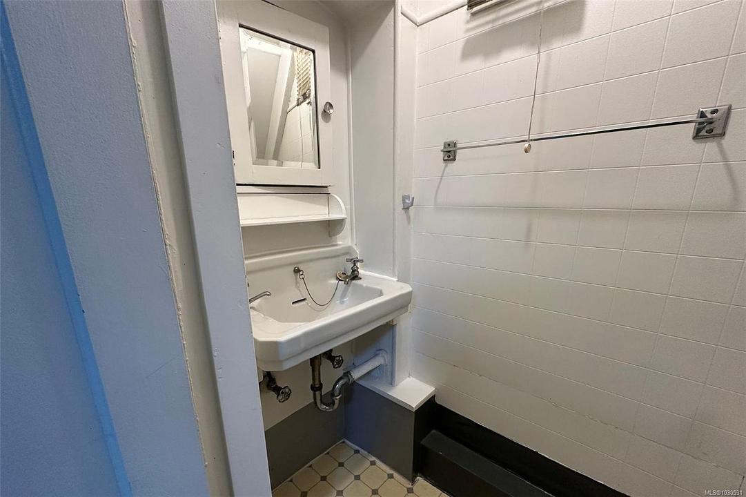 1043 Belmont Avenue, Victoria, BC