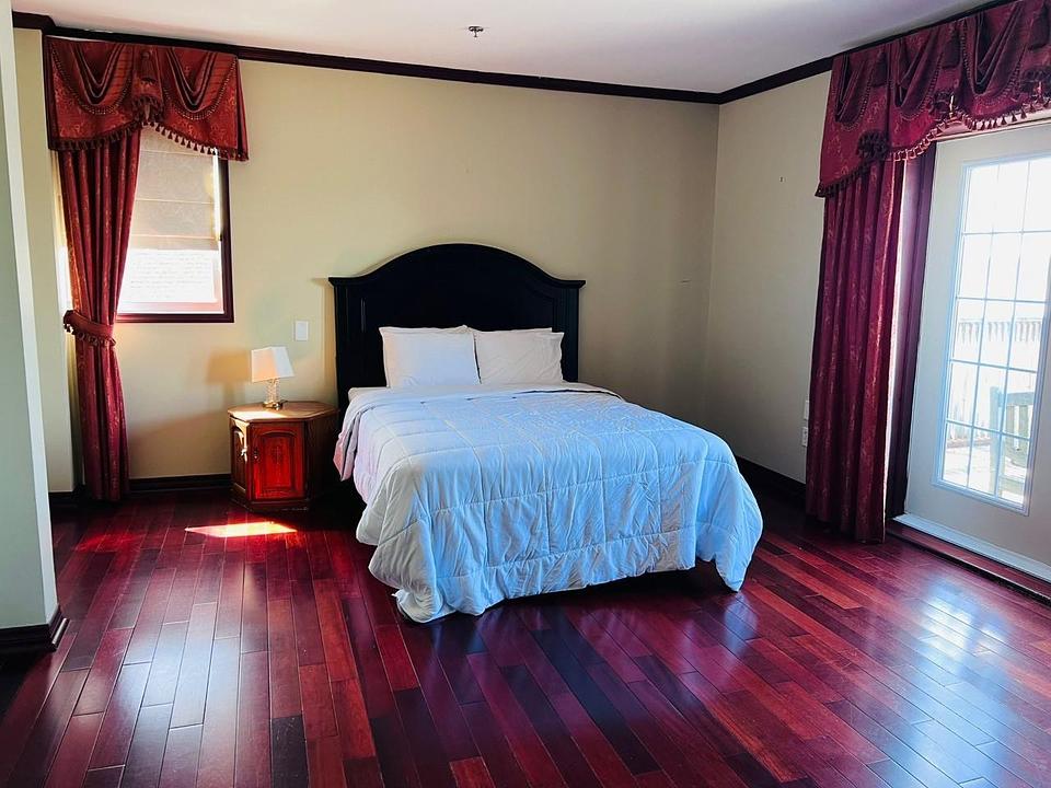 100 Kings Road, Sydney, NS