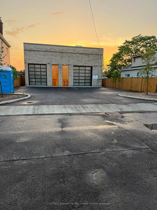 A & B - 389 Avondale Street, Hamilton, ON