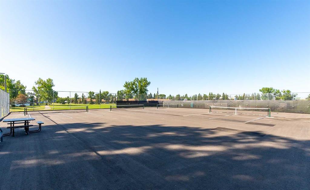1001A Highway 2A, Carstairs, AB