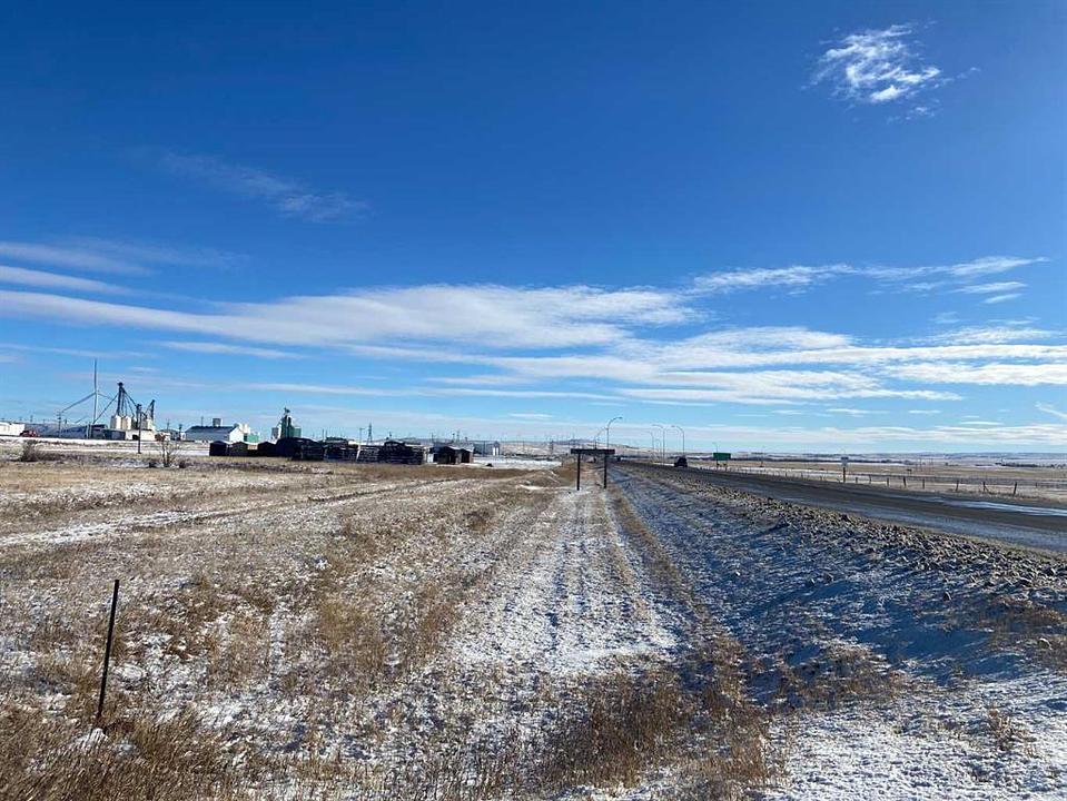 206 Railway Street, Lundbreck, AB