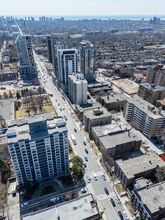 1524 Bathurst Street, Toronto, ON