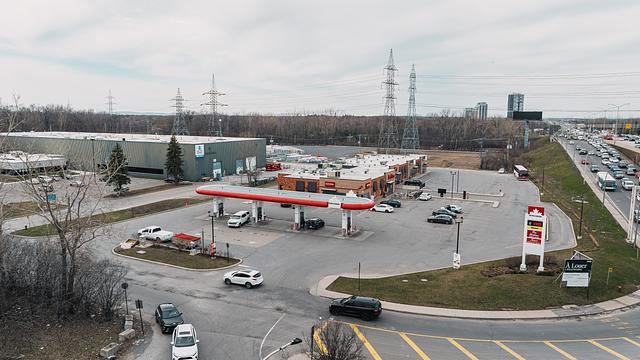 3590 Boulevard Pitfield, Montréal, QC
