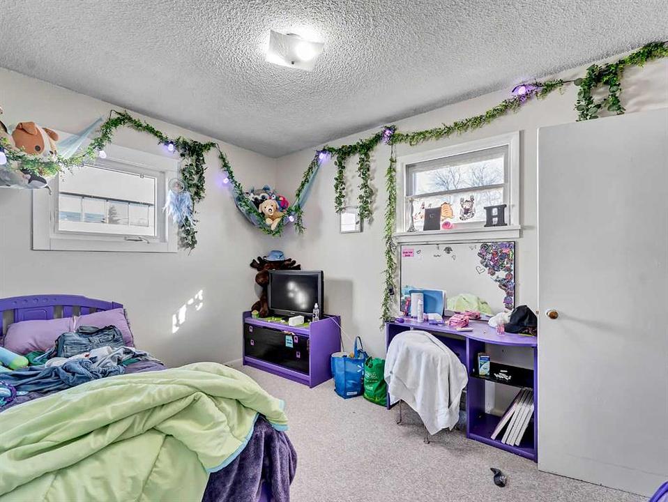 Kingsway Avenue Southeast, Medicine Hat, AB