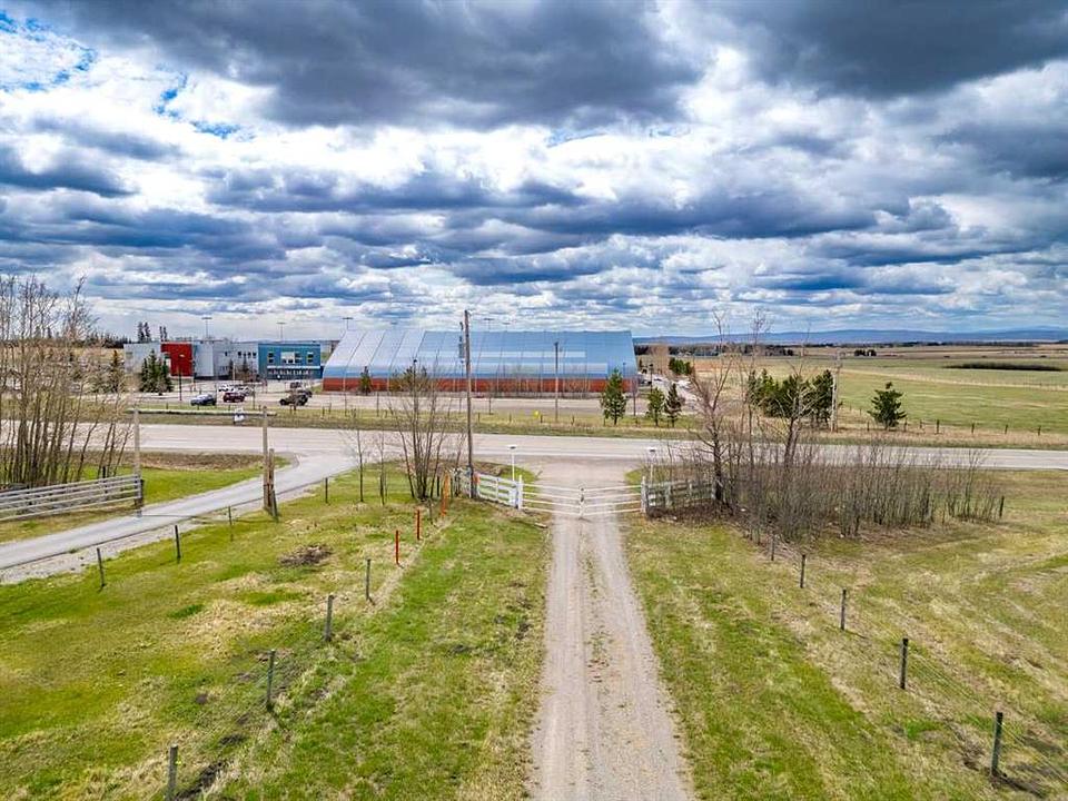 33066 Township Road 250, Calgary, AB