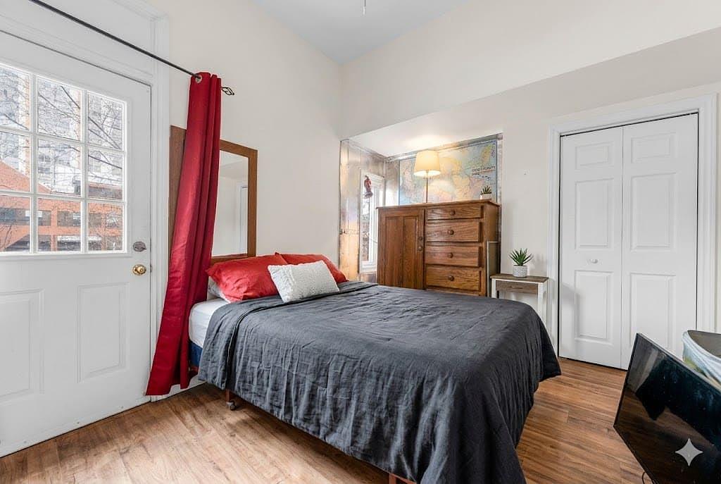 320 King Street East, Hamilton, ON