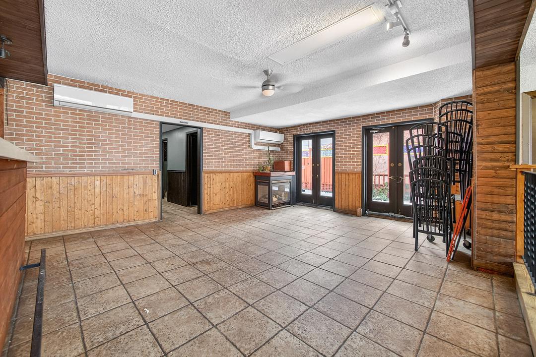 277 Queen Street South, Mississauga, ON