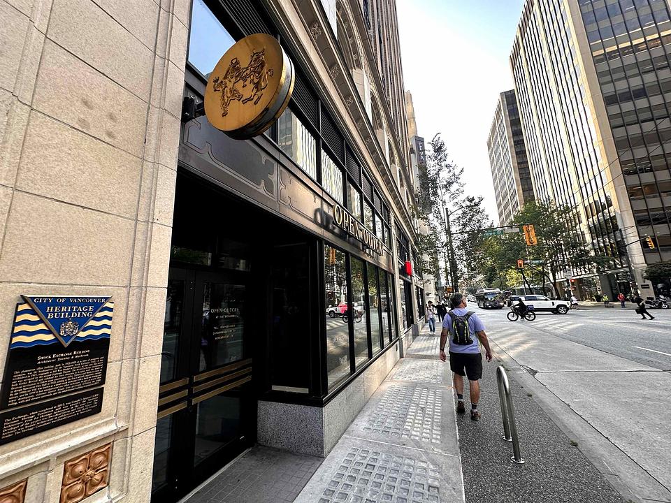 811 West Pender Street, Vancouver, BC
