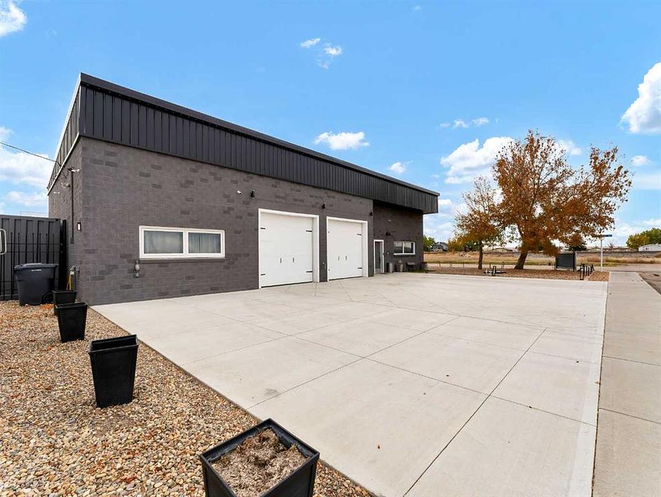 133 South Railway Avenue, Irvine, AB