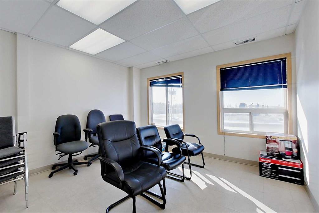 3 - 8 Gateway Boulevard, Alhambra, AB