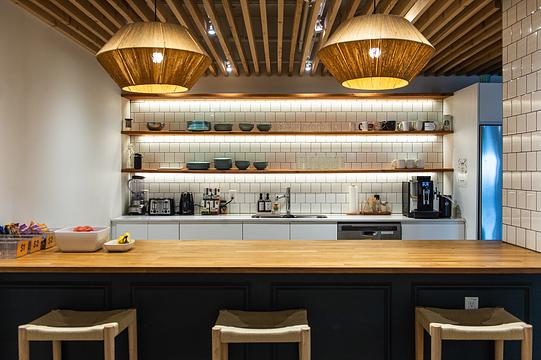 225 W 8th Ave, Vancouver, BC