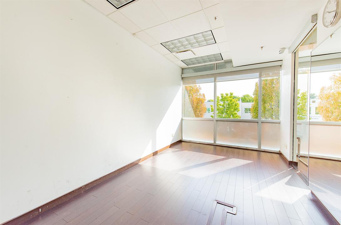 225 - 220-8600 Cambie Road, Richmond, BC