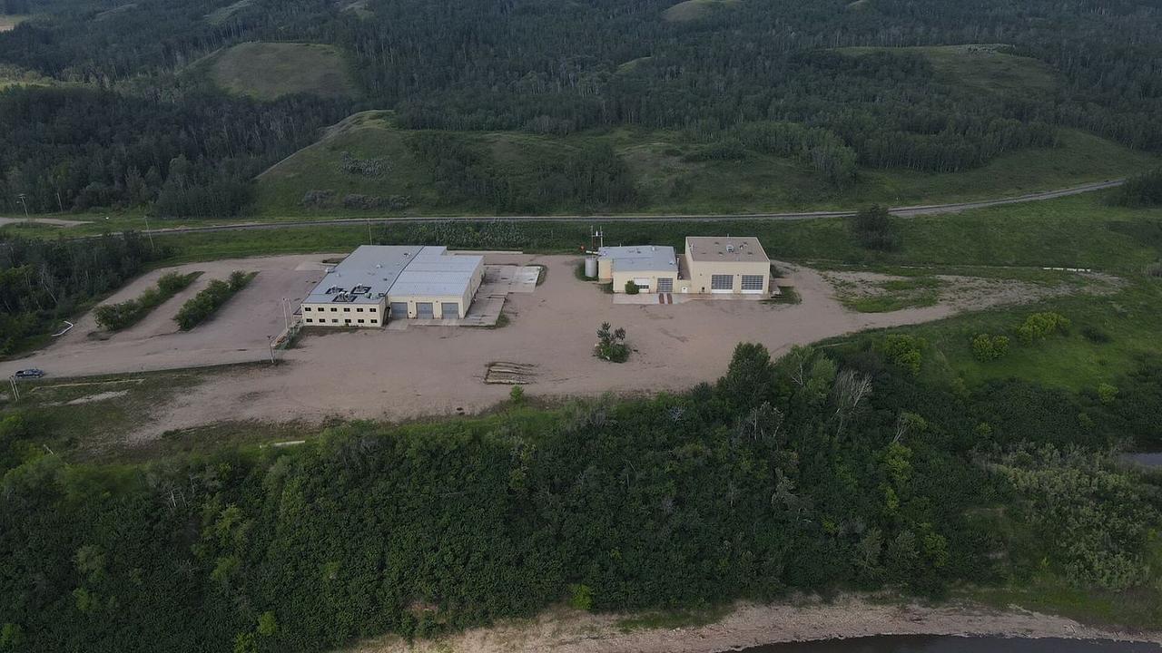 8610 - 87 Avenue - 8610 87 Avenue, Peace River, AB