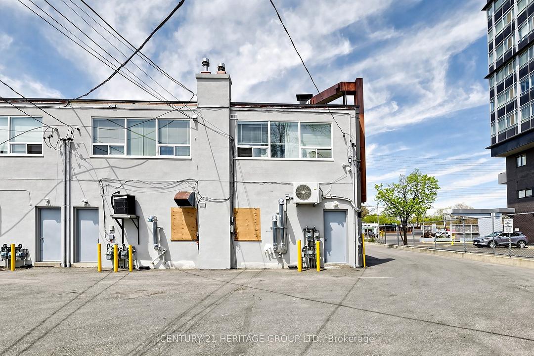 1993 Lawrence Avenue East, Toronto, ON