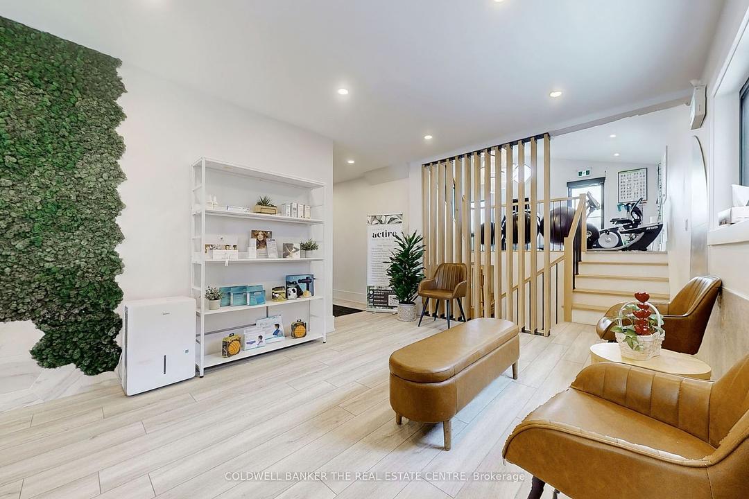 543 The Queensway South, Georgina, ON