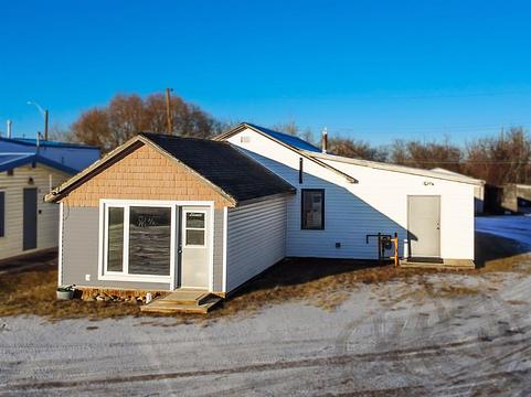 8 Railway Avenue Northeast, Falher, AB