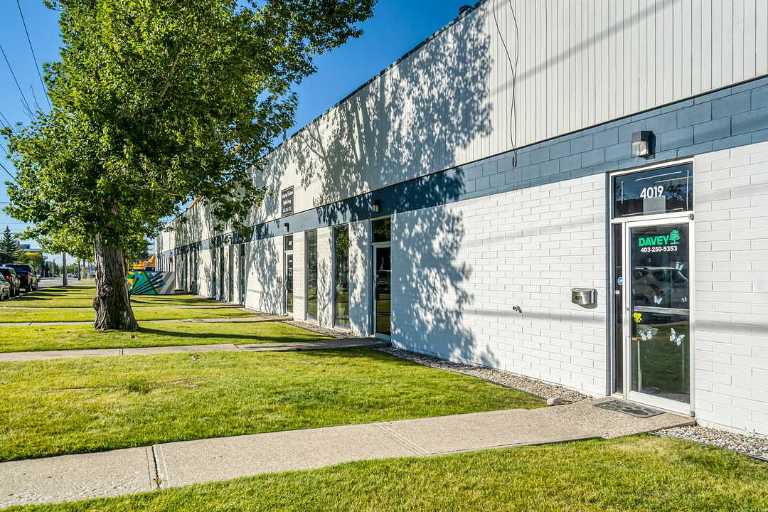 4017 - 4019 23 Street Northeast, Calgary, AB
