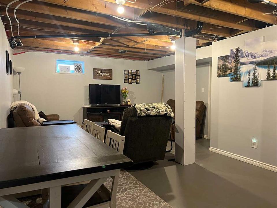 5614 2 Avenue, Edson, AB