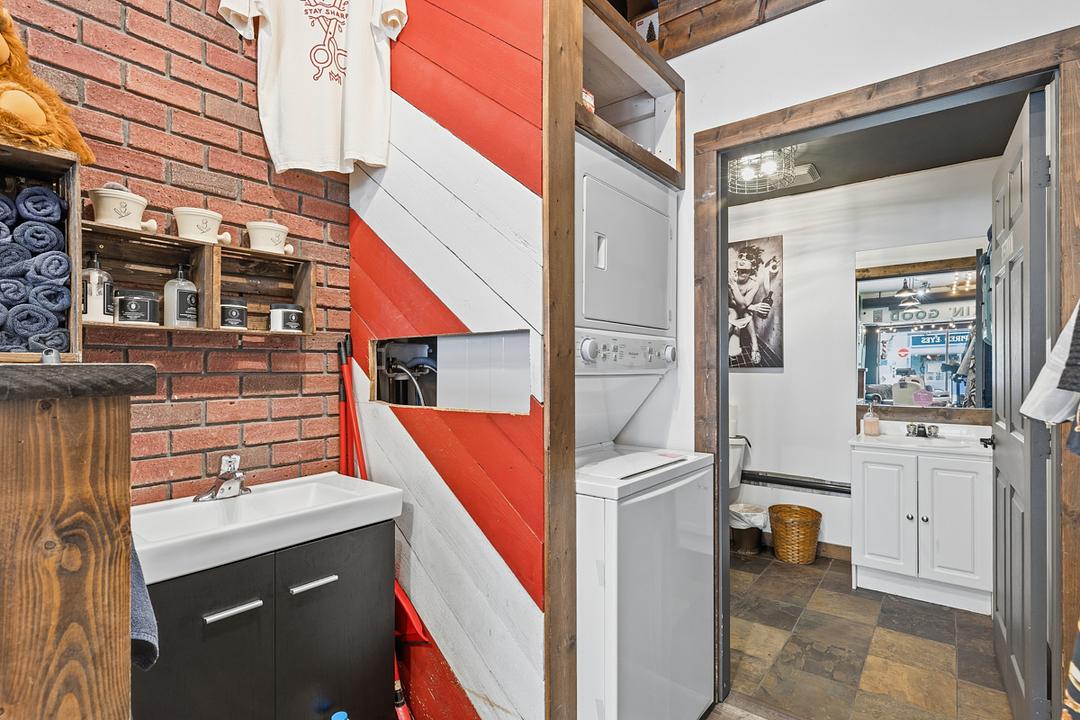A - 1561 Pandosy Street, Kelowna, BC