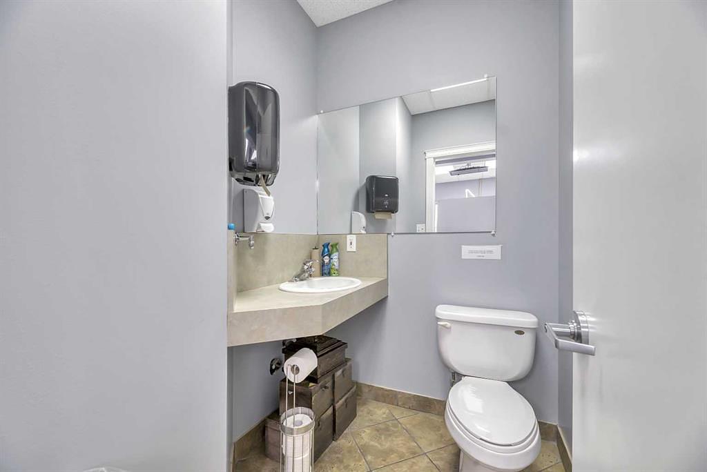 902 9 Avenue Southwest, Calgary, AB