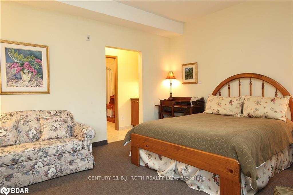 1 Berczy Street, Barrie, ON