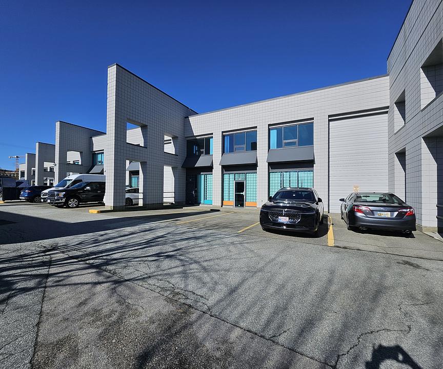 201 - 2430 King George Blvd, Surrey, BC
