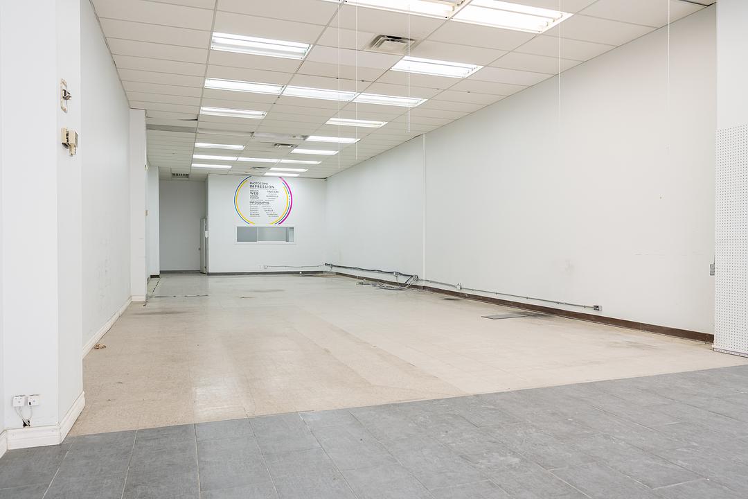 5887 Chemin de la Côte-des-Neiges, Montréal, QC