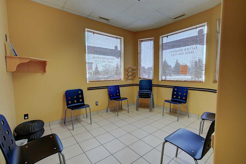 1 - 5021 Parkwood Road, Blackfalds, AB