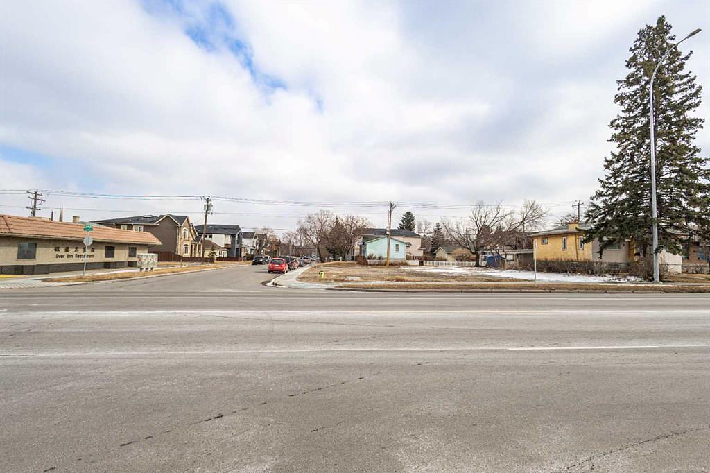 2620 Centre Street North, Calgary, AB