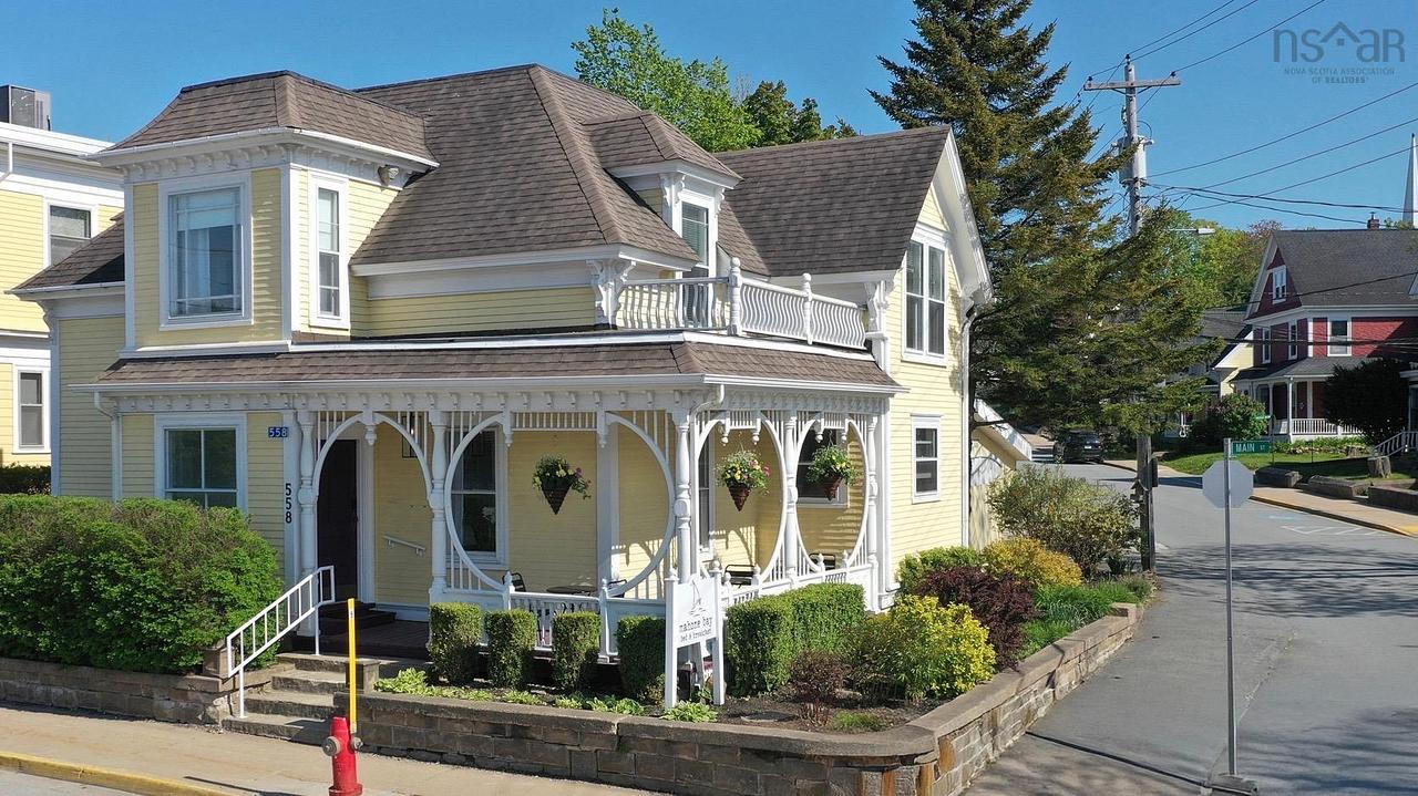 558 Main Street, Mahone Bay, NS