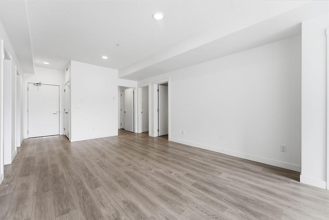 111 - 3360 16 Street Southwest, Calgary, AB