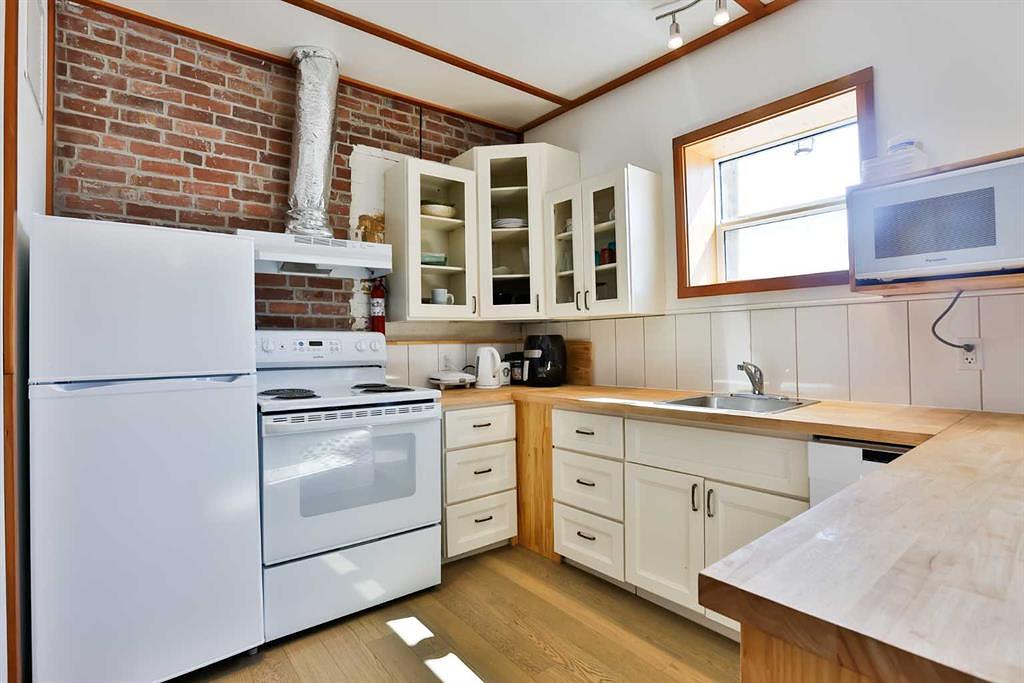 320 Railway Avenue, Granum, AB